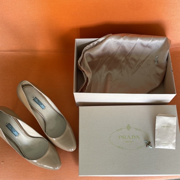 Prada Nude Platform Pumps, size 39 - Picture 16 of 16